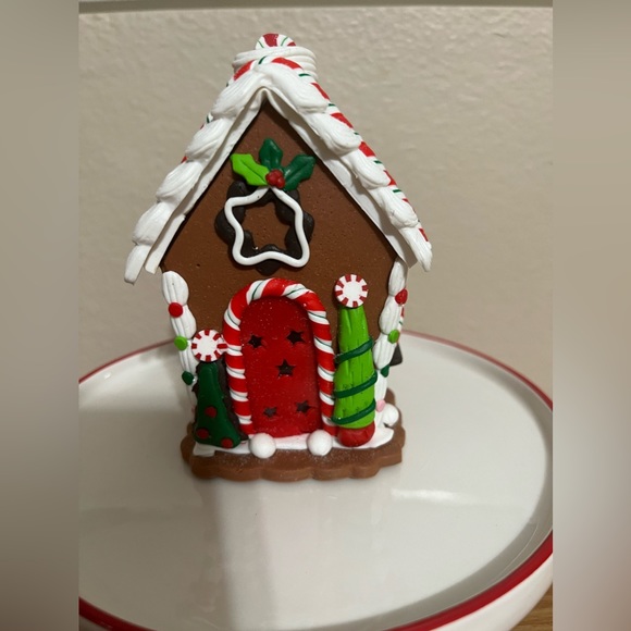 Small Light Up Gingerbread House - Picture 1 of 6